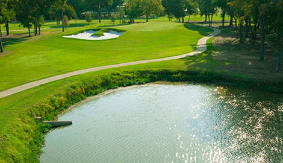 Luna Vista Golf Course in Dallas, Texas
